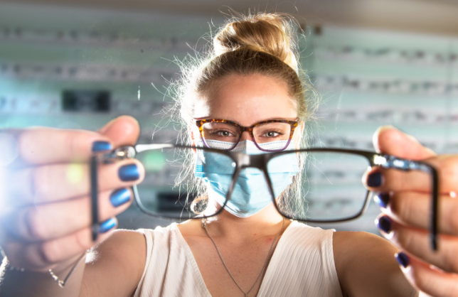 Einfache Tipps zur Auswahl der richtigen Brille für Ihr Gesicht