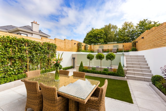 Der beste Weg, um eine perfekte Aussicht von Ihrem Gartensofa zu genießen!